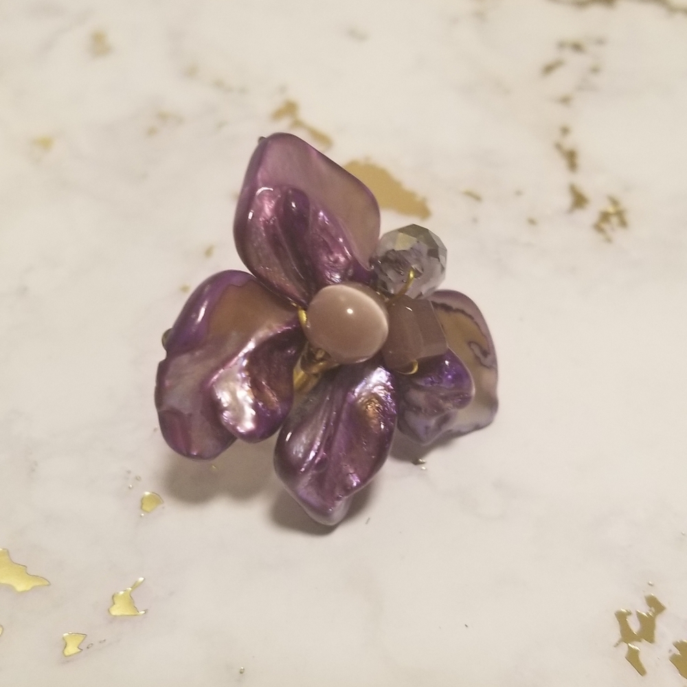 Mother of pearl ring with pearl necklace